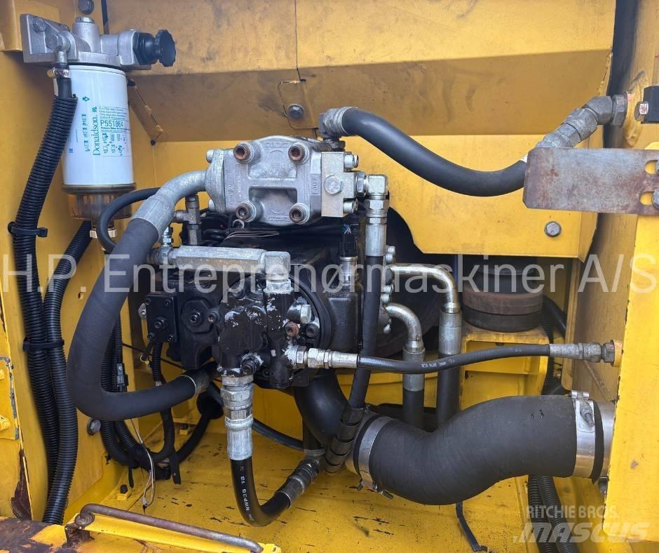 New Holland E 135 B Gravemaskiner på larvebånd