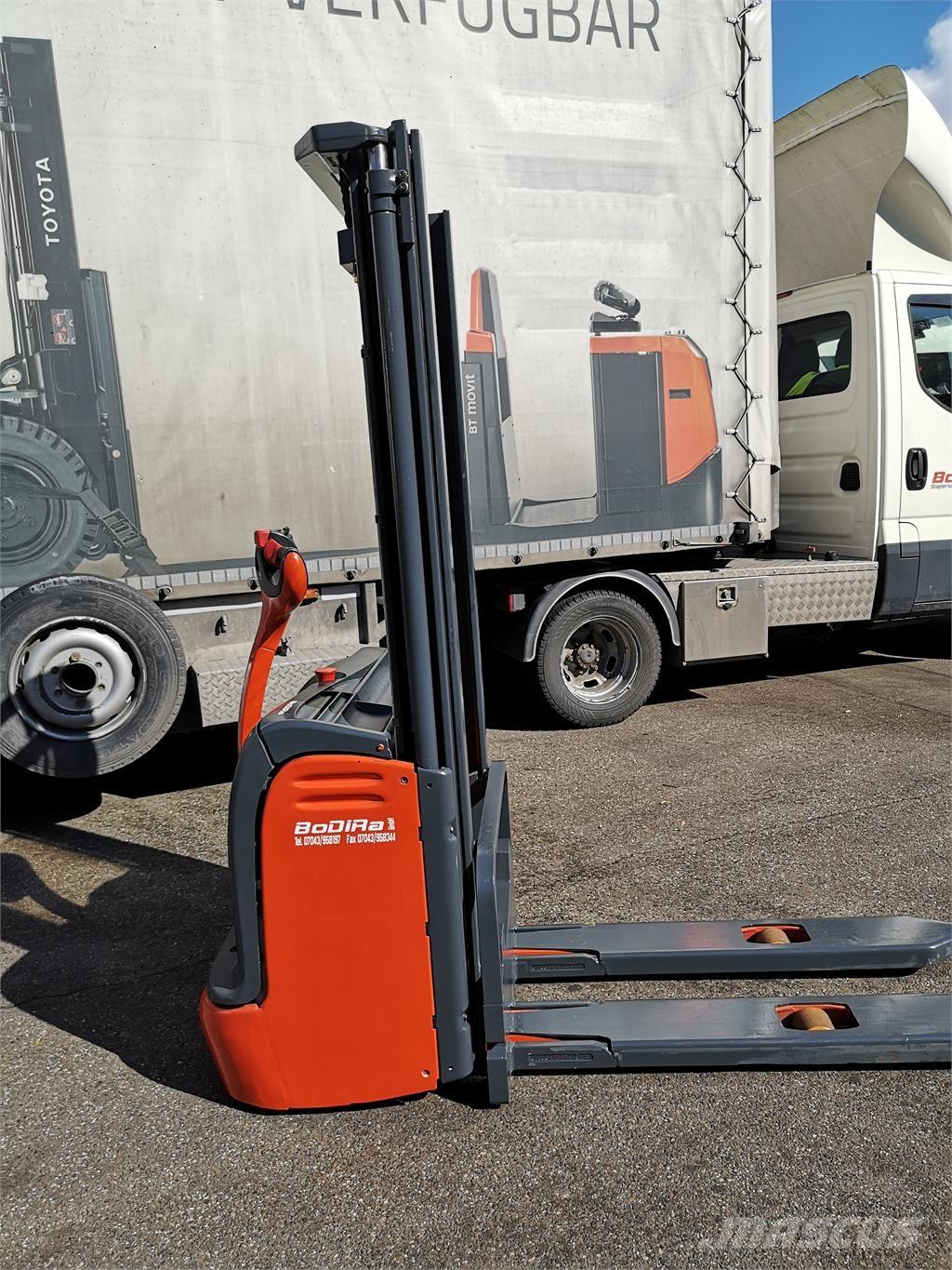 Linde L12 Selvkørende stablere