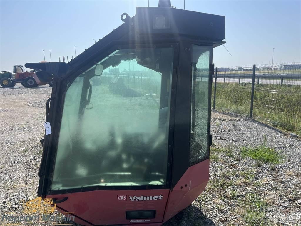 Valmet 911.1 Kabiner og interiør