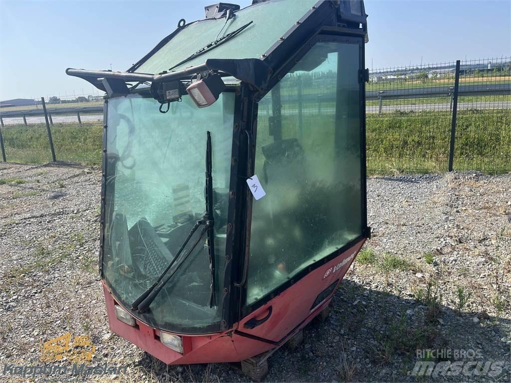 Valmet 911.1 Kabiner og interiør