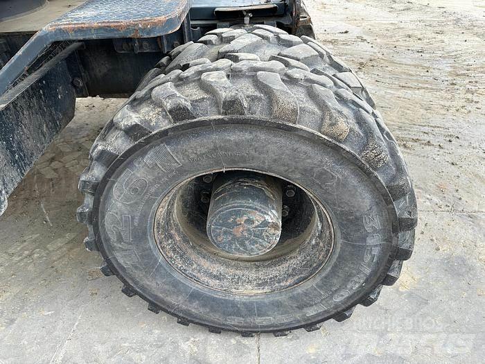 Hyundai HW140 Gravemaskiner på hjul