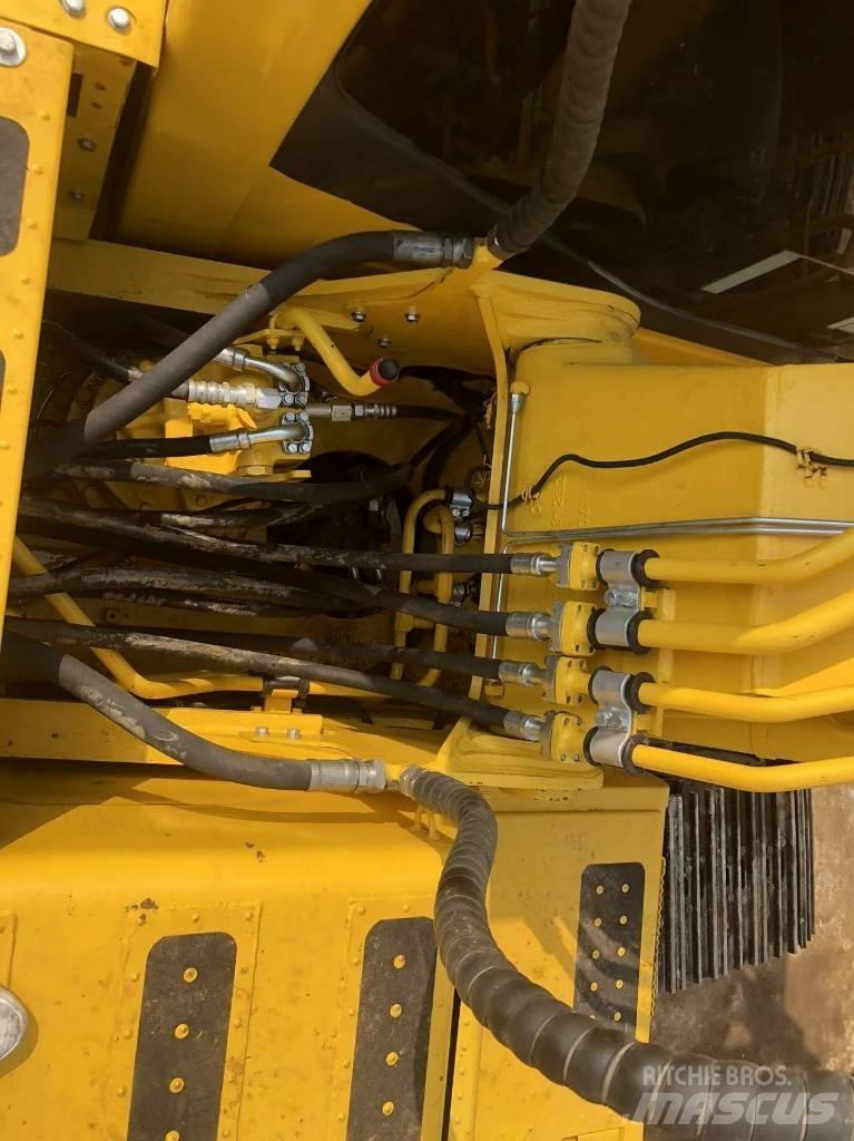 Komatsu PC200-8 Gravemaskiner på larvebånd