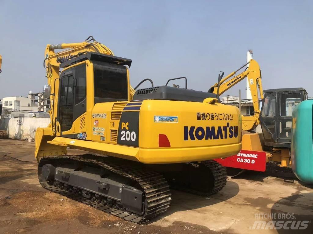 Komatsu PC200-8 Gravemaskiner på larvebånd