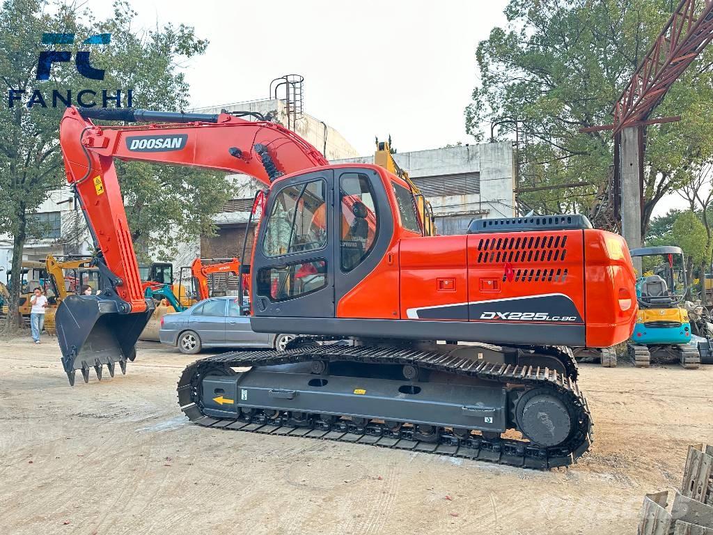 Doosan DX 225 LC Gravemaskiner på larvebånd