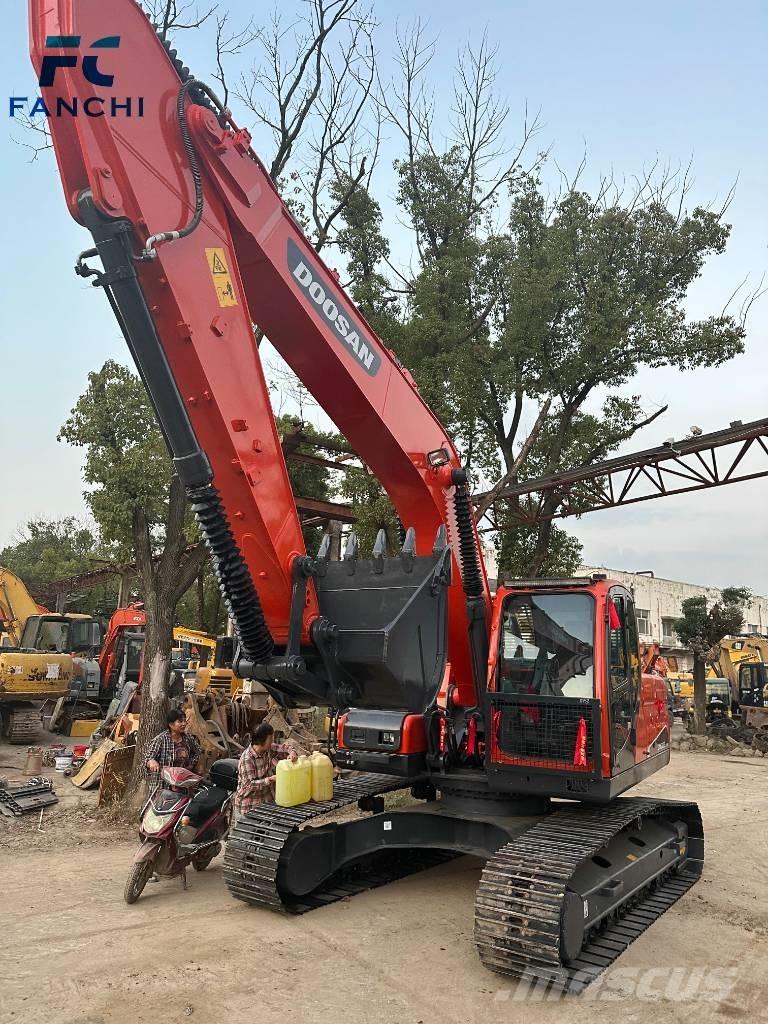 Doosan DX 225 LC Gravemaskiner på larvebånd