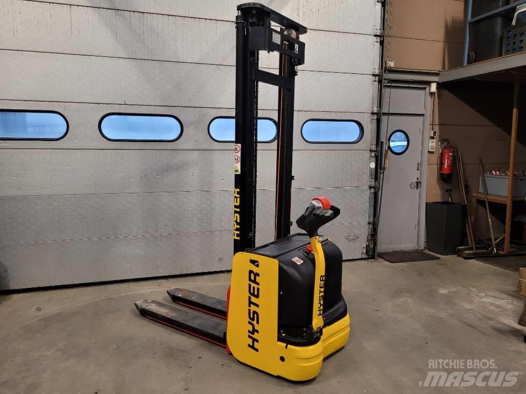 Hyster S 1.6 Gaffelstabler med gående fører