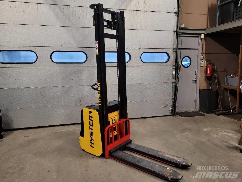 Hyster S 1.6 Gaffelstabler med gående fører
