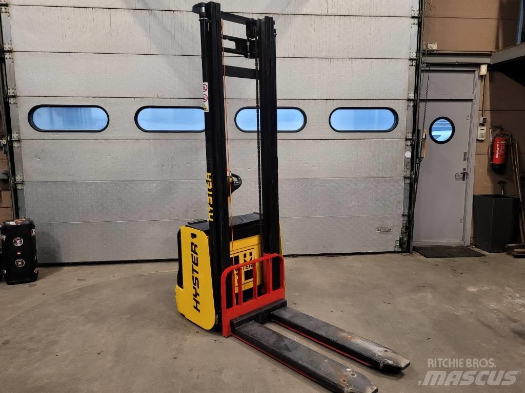 Hyster S 1.6 Gaffelstabler med gående fører