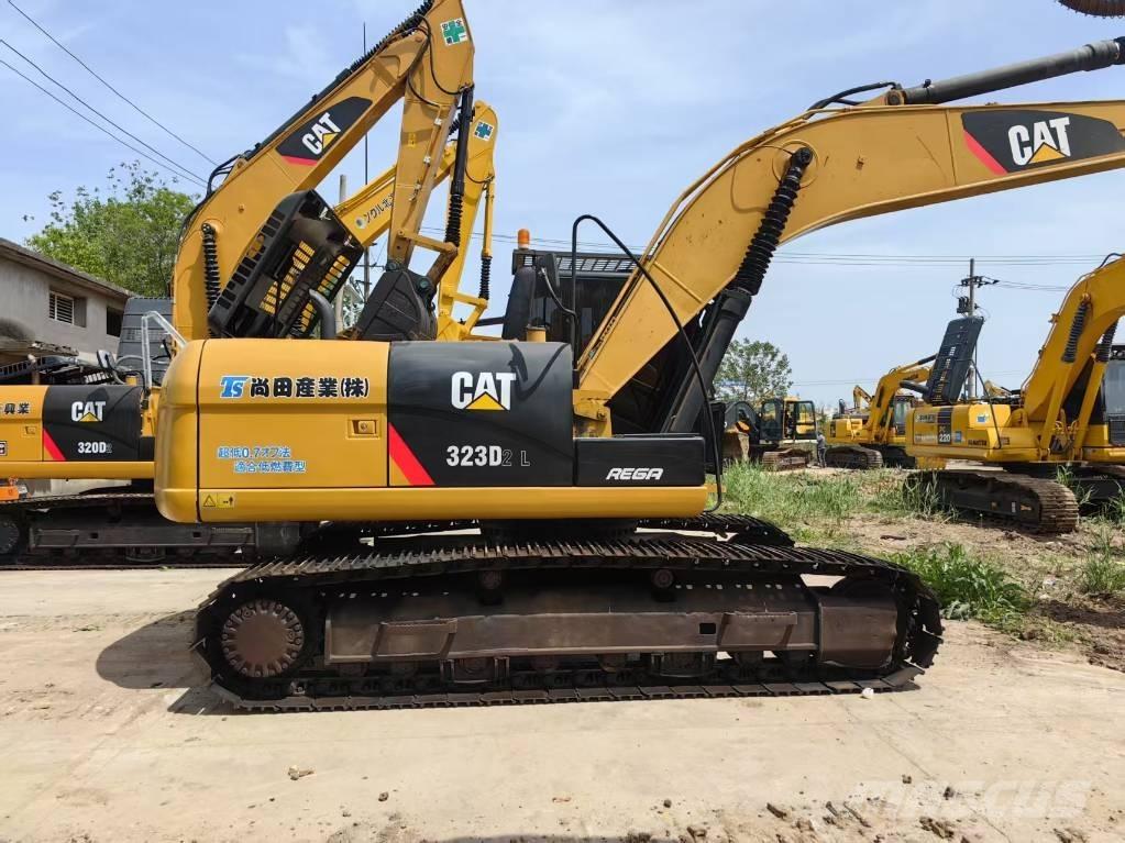 CAT 323 D Gravemaskiner på larvebånd