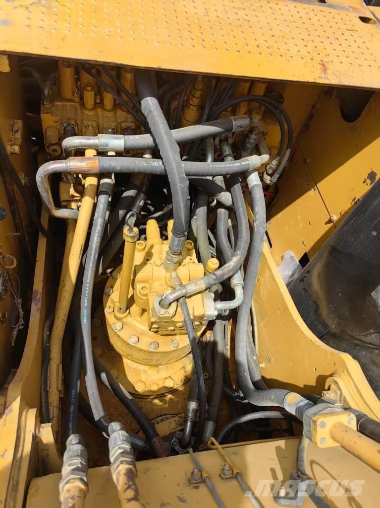 CAT 323 D Gravemaskiner på larvebånd