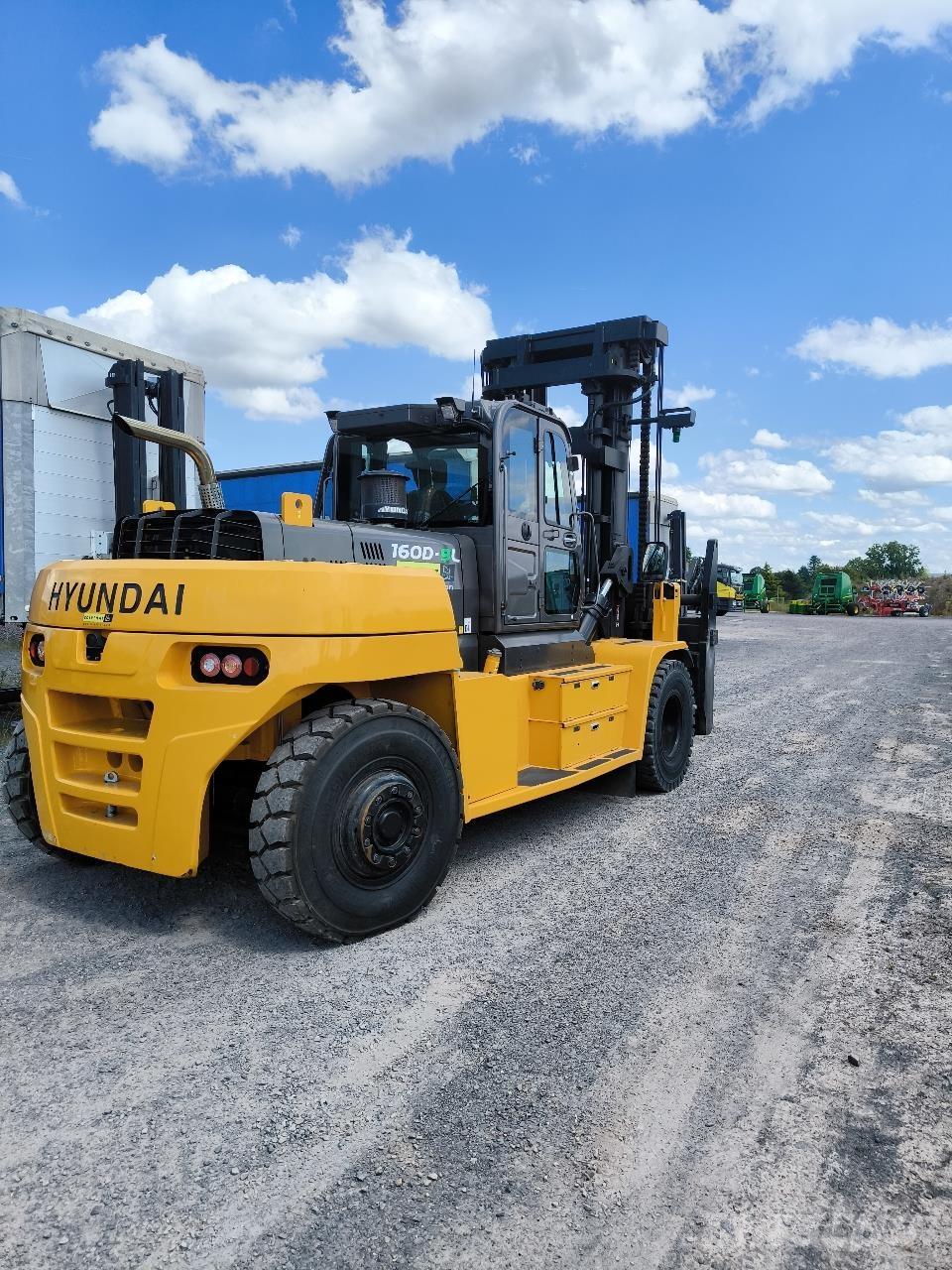 Hyundai 160D-9L Medbringertruck