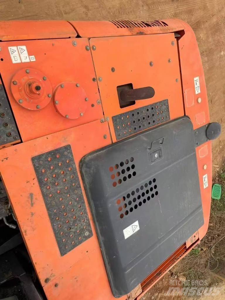 Hitachi ZX 200 Gravemaskiner på larvebånd