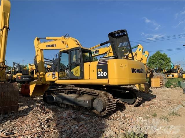 Komatsu PC300-7 Gravemaskiner på larvebånd