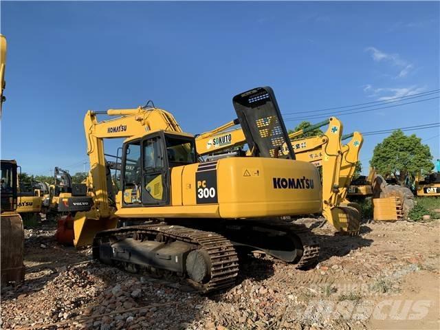 Komatsu PC300-7 Gravemaskiner på larvebånd