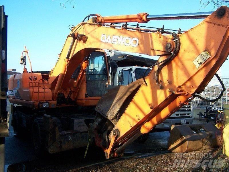 Daewoo S180W Gravemaskiner på hjul