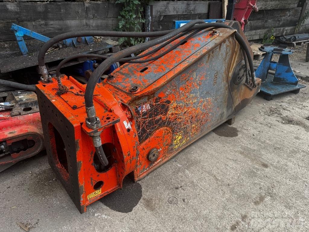  Fortress FS25 Sakse
