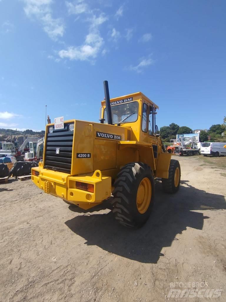 Volvo BM 4200 Læssemaskiner på hjul