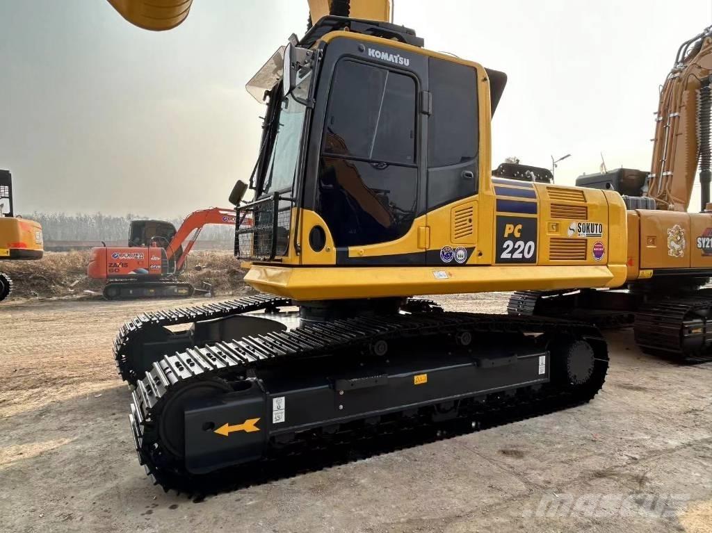 Komatsu 220 Gravemaskiner på larvebånd