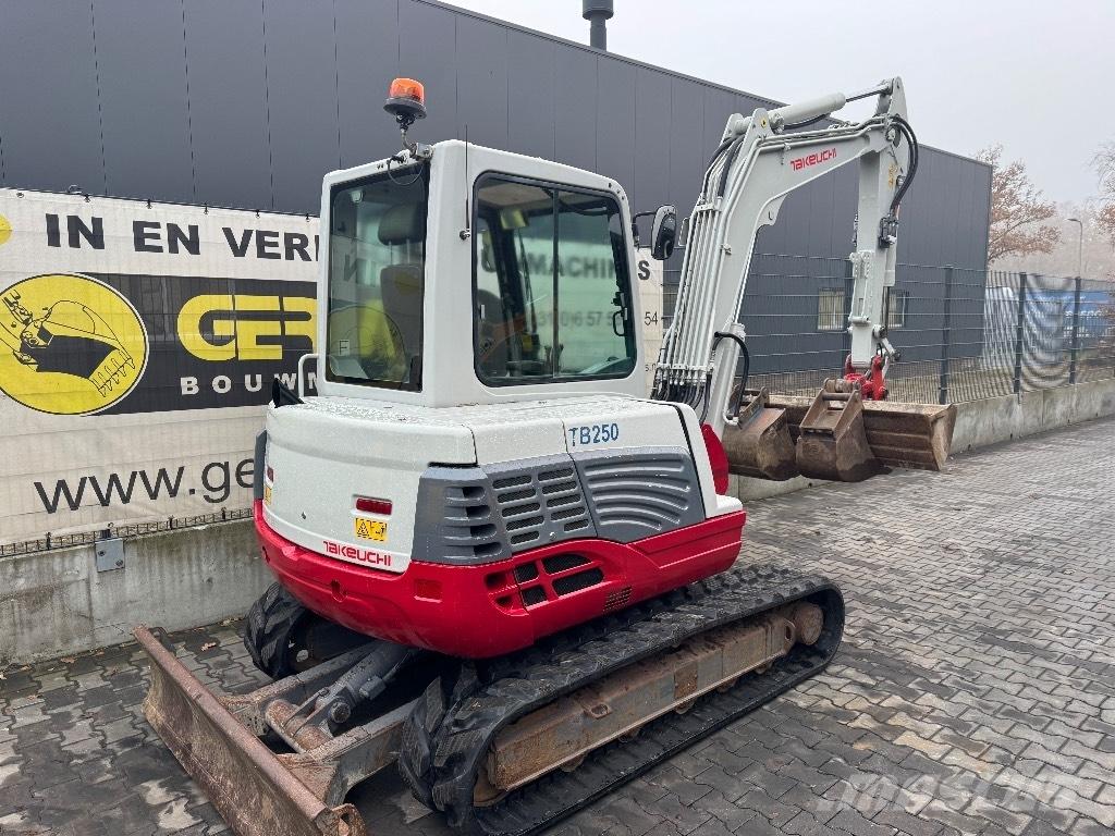 Takeuchi TB 250 Minigravemaskiner