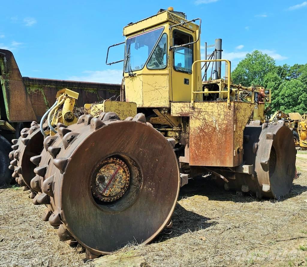 CAT 826 B Jordvibrationstromler