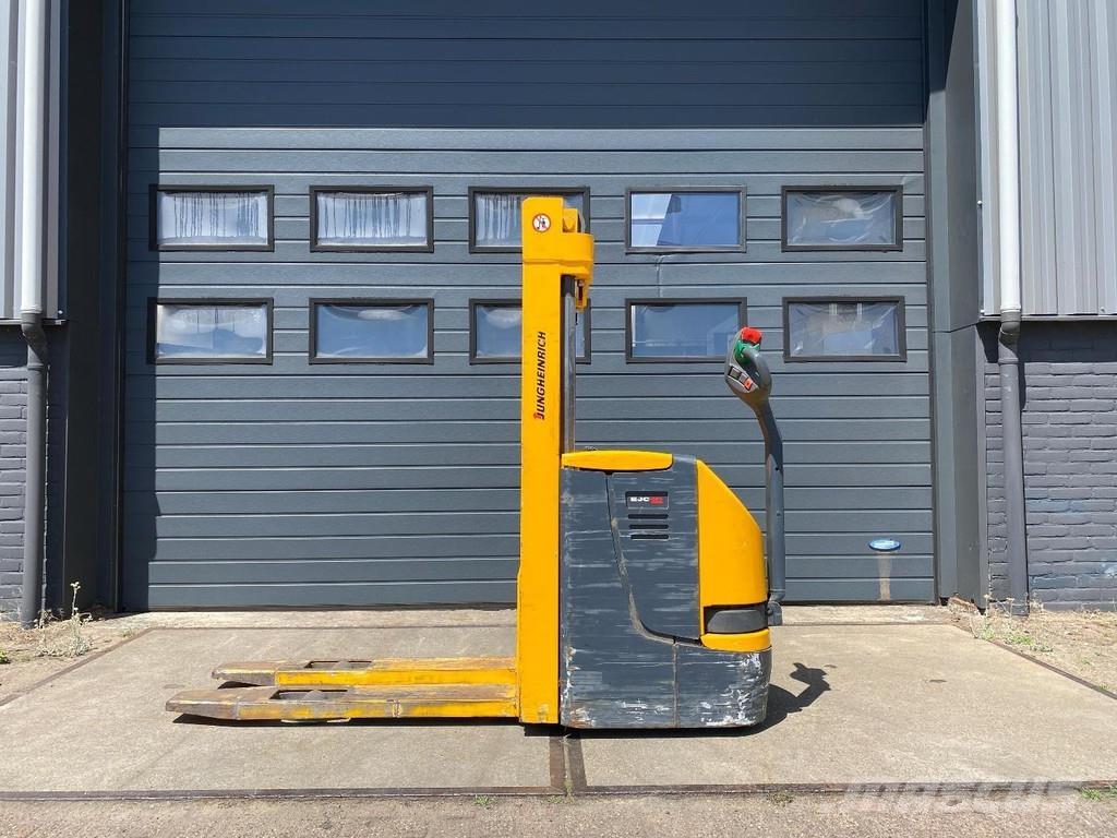 Jungheinrich EJC12 Gaffelstabler med gående fører
