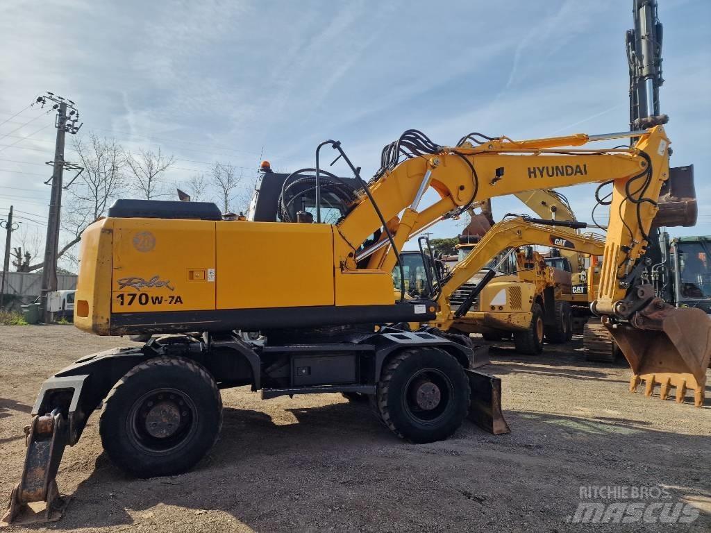 Hyundai R 170 W Gravemaskiner på hjul