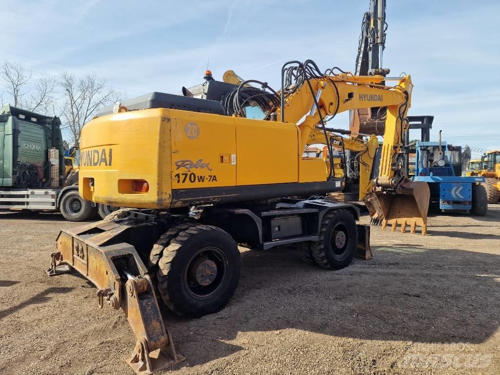 Hyundai R 170 W Gravemaskiner på hjul