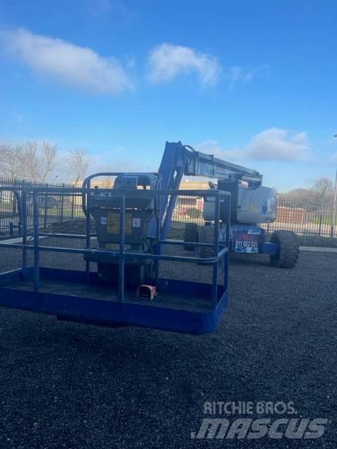 JLG 800 AJ Teleskoplifte