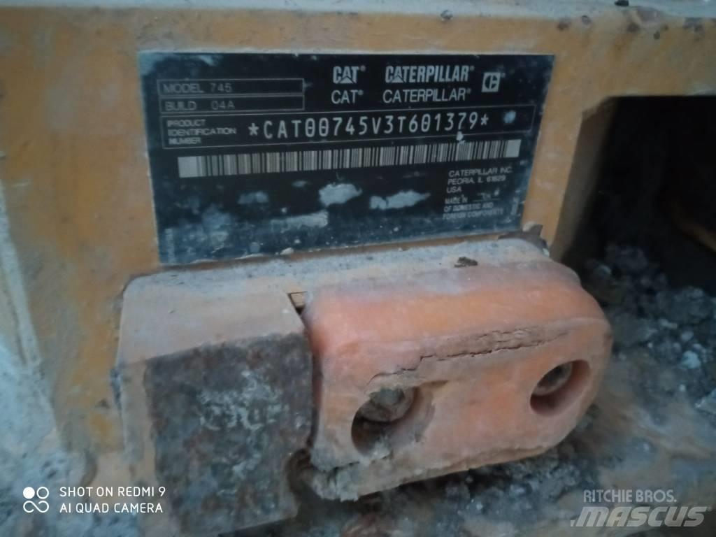 CAT 745 Terrængående lastbiler