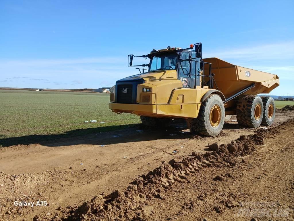 CAT 745 Terrængående lastbiler