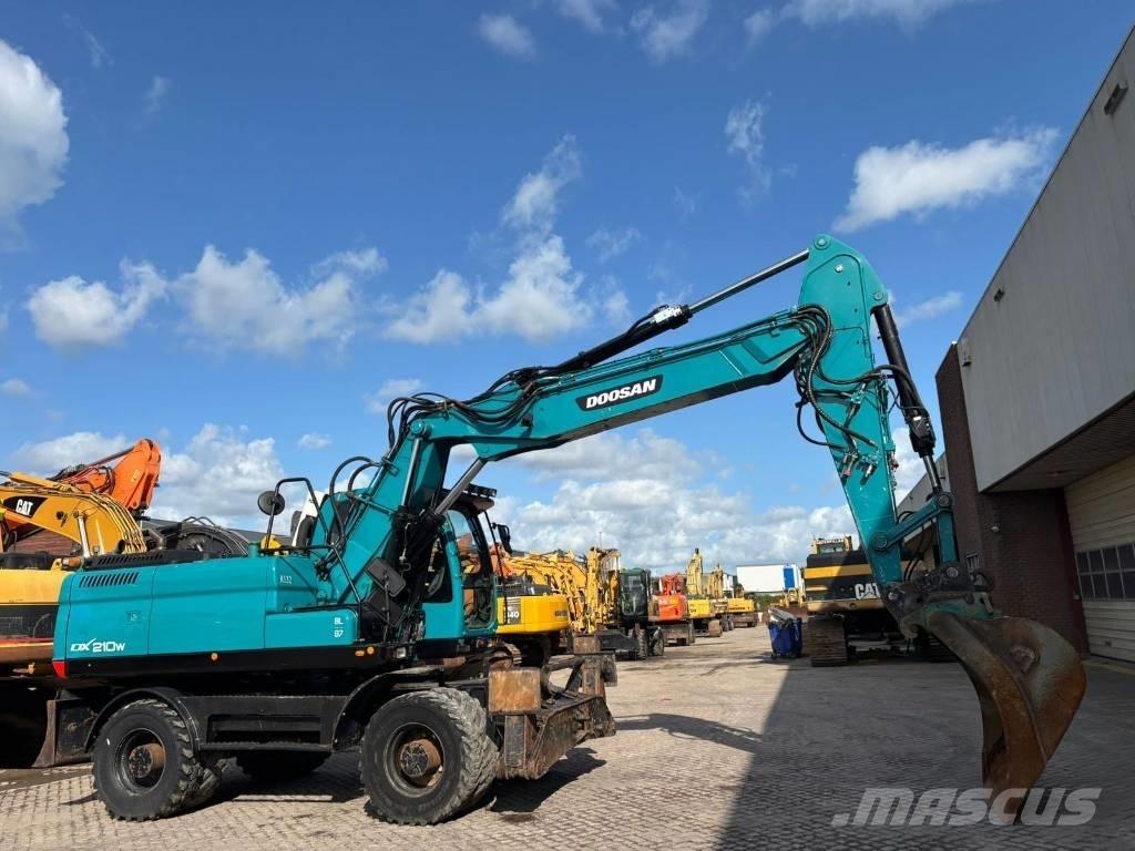 Doosan DX 210 W Gravemaskiner på hjul