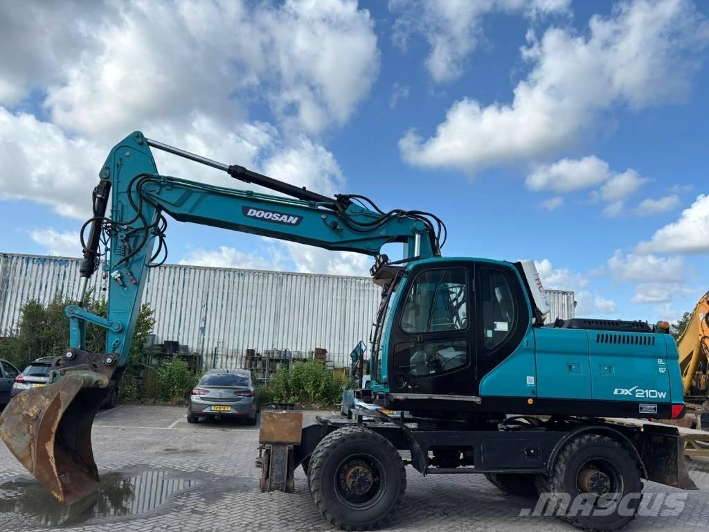 Doosan DX 210 W Gravemaskiner på hjul