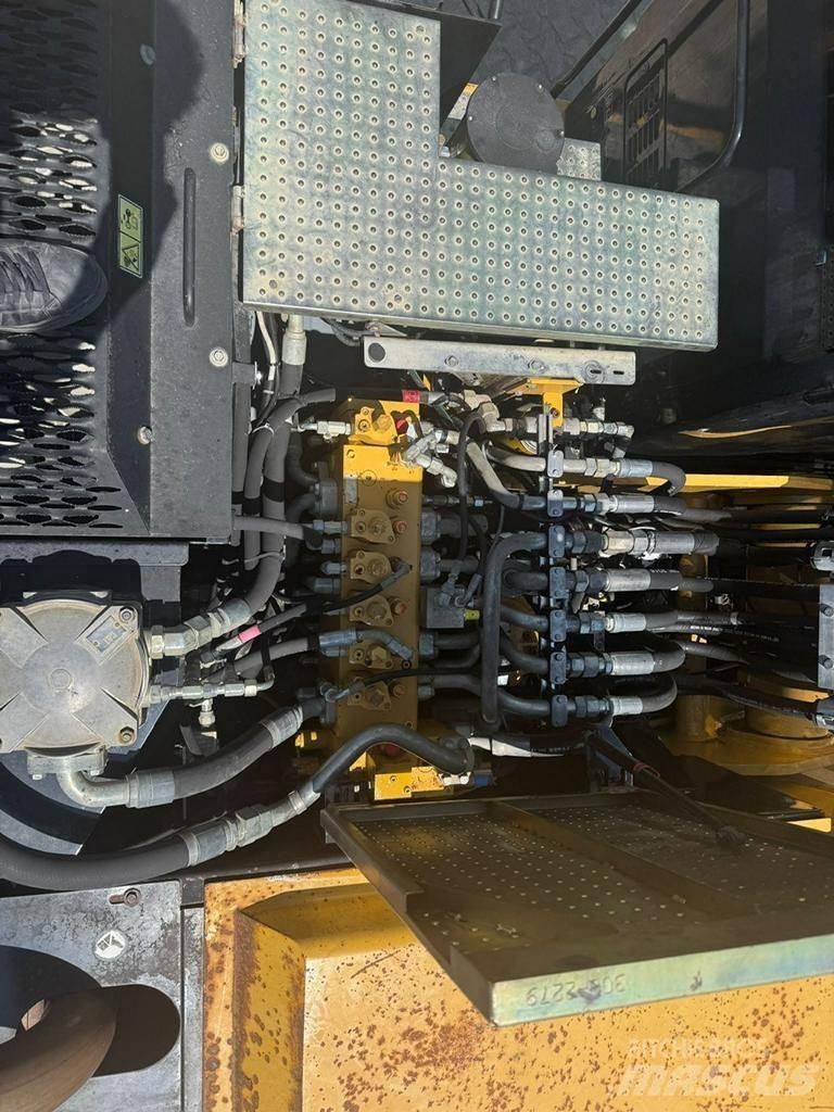 CAT M 318 D Gravemaskiner på hjul