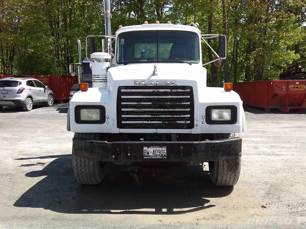 Mack RB 688 S Chassis