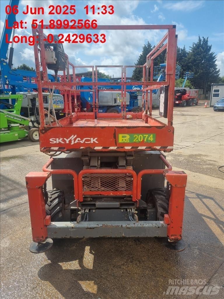 SkyJack SJ 6832 RT Saxlifte