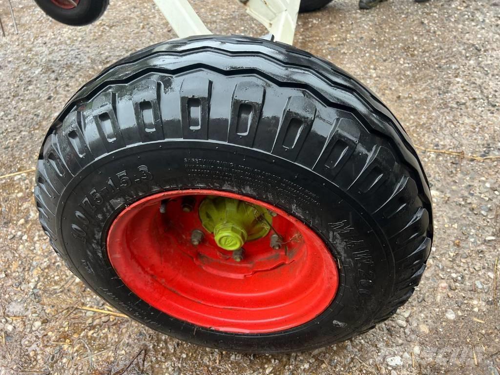 CLAAS Volto 1100 T River og høvendere