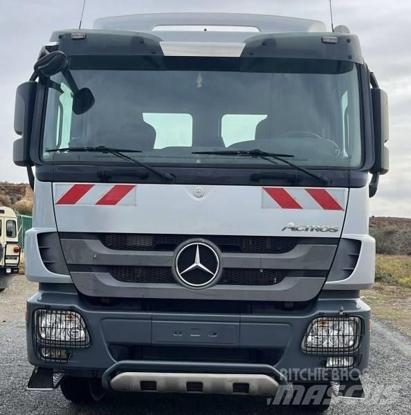 Mercedes-Benz 2641 Lastbiler med containerramme / veksellad
