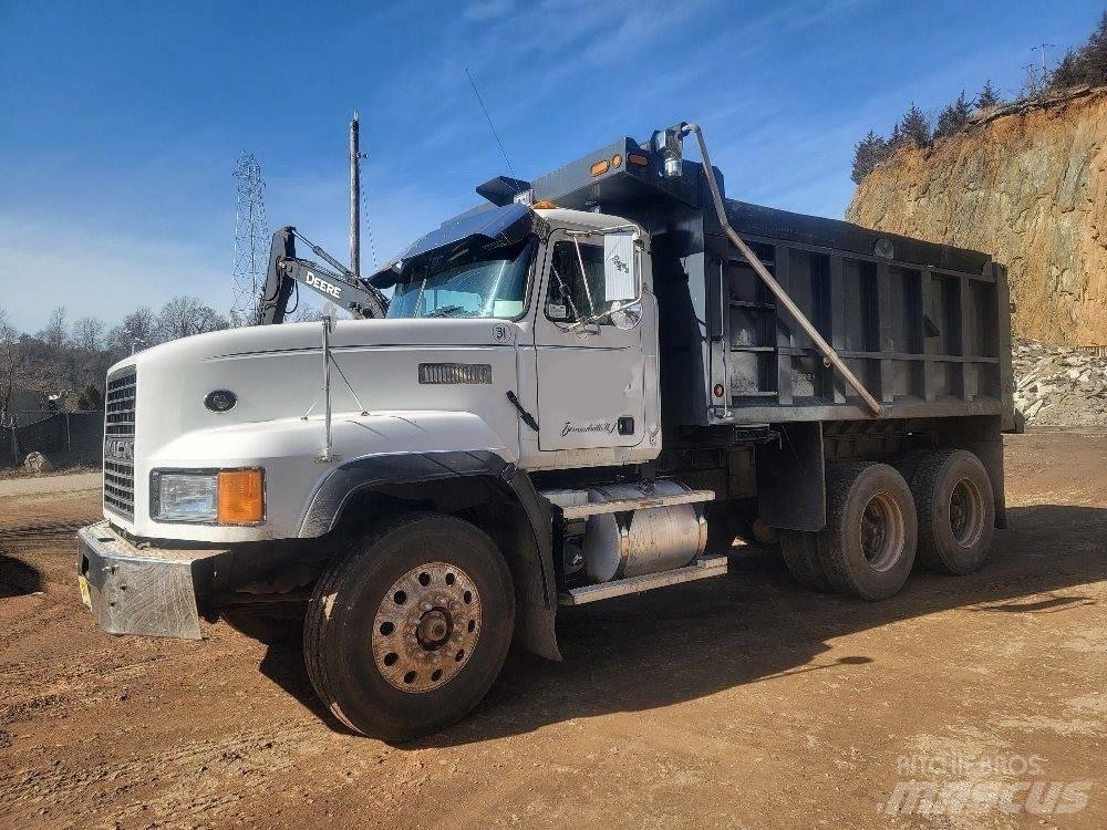 Mack CL 713 Lastbiler med tip