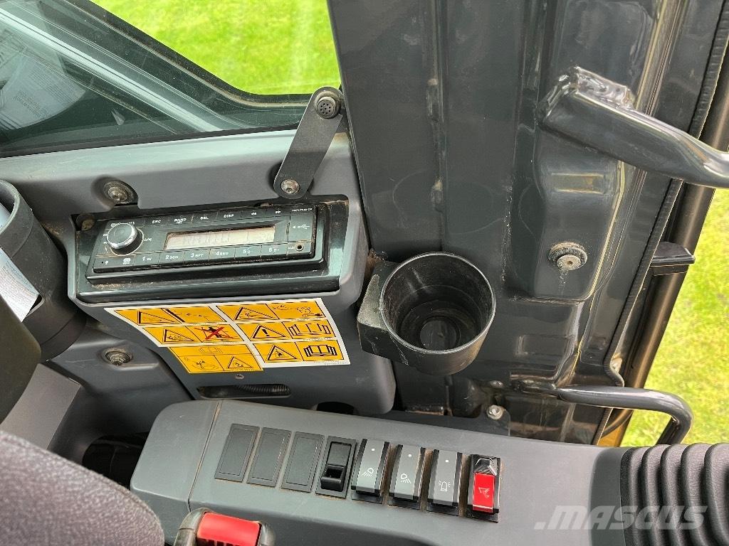 Komatsu PW 118 Gravemaskiner på hjul