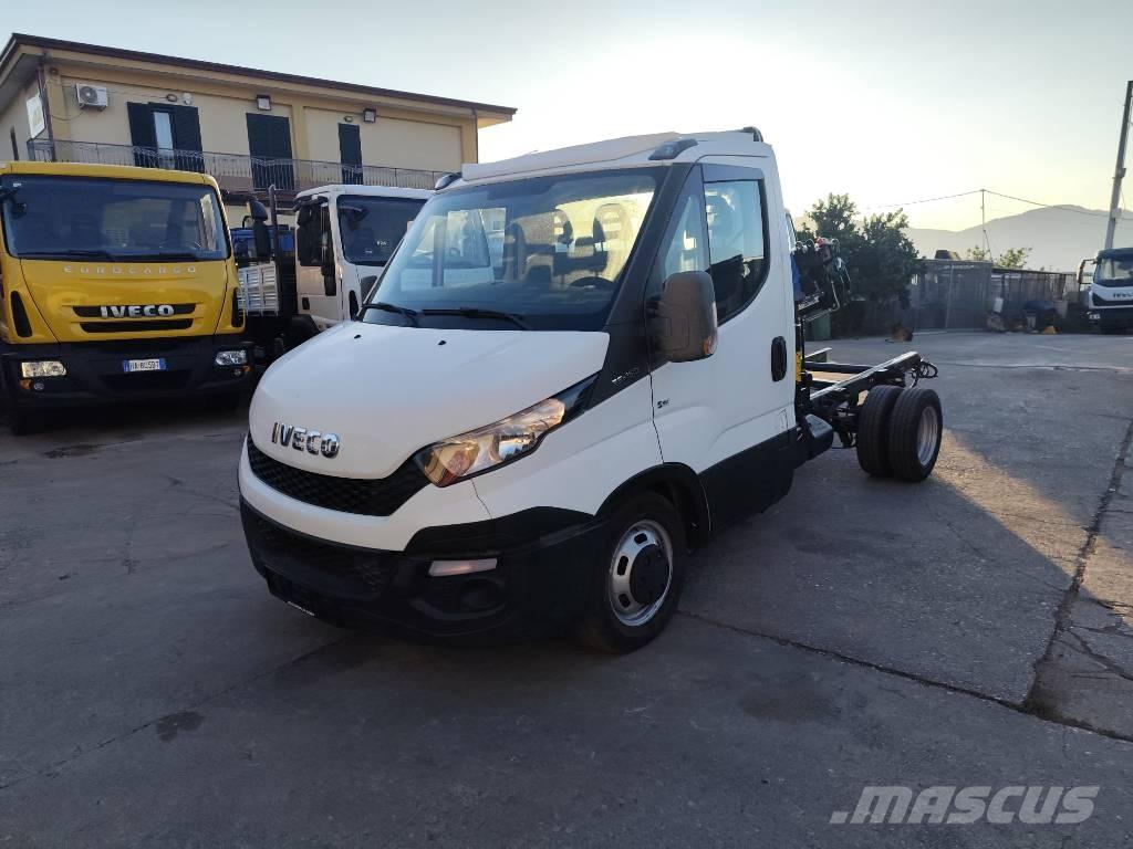 Iveco Daily 35-150 Lastbil med kran