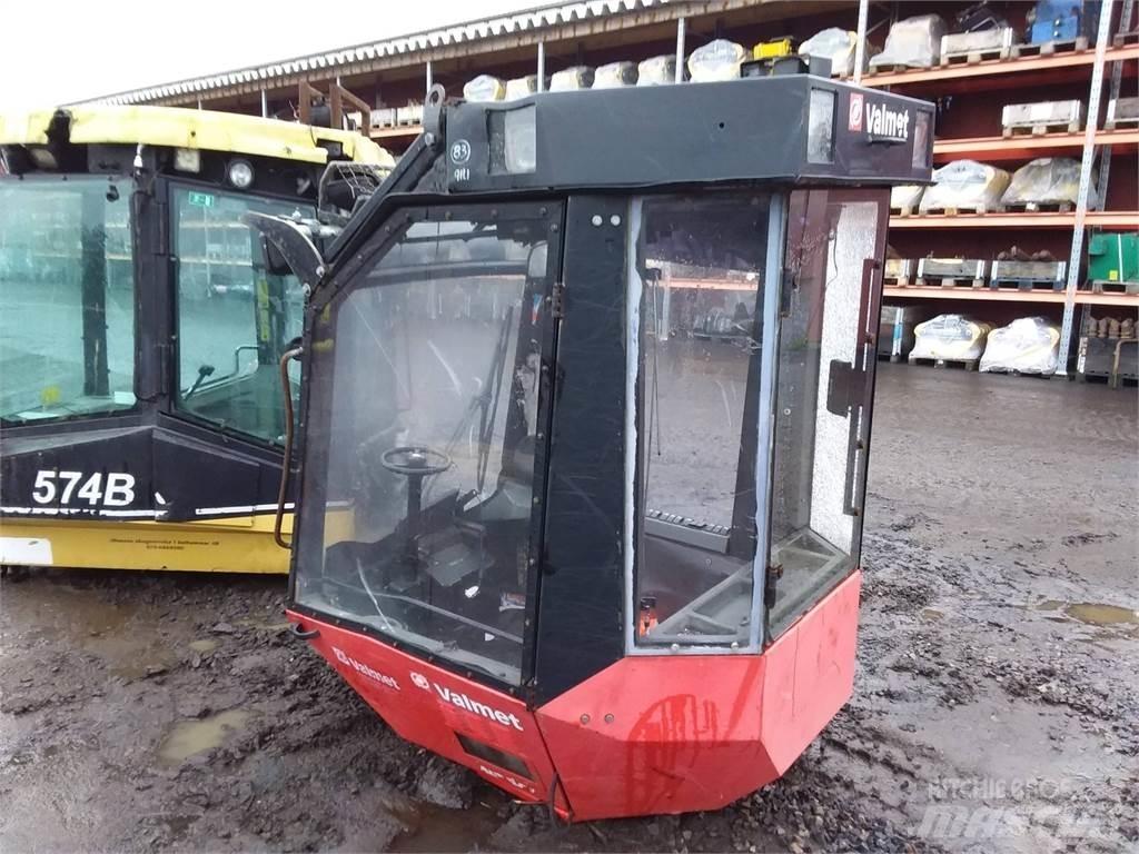 Valmet 911.1 Kabiner og interiør