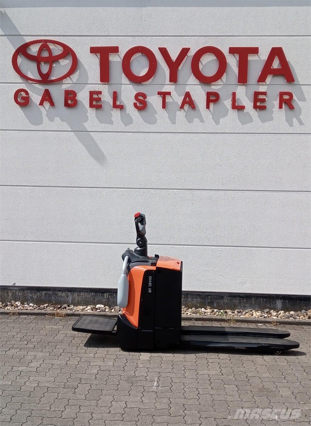 Toyota LPE 220 Gaffelstabler med gående fører