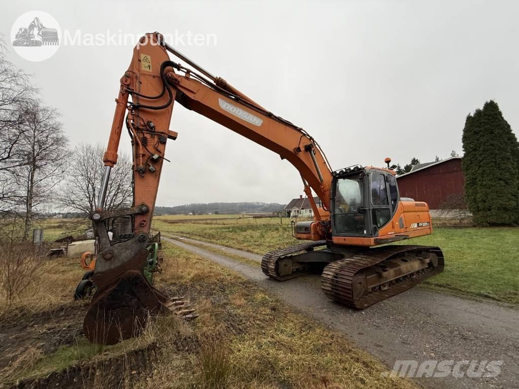 Doosan DX 225 LC Gravemaskiner på larvebånd