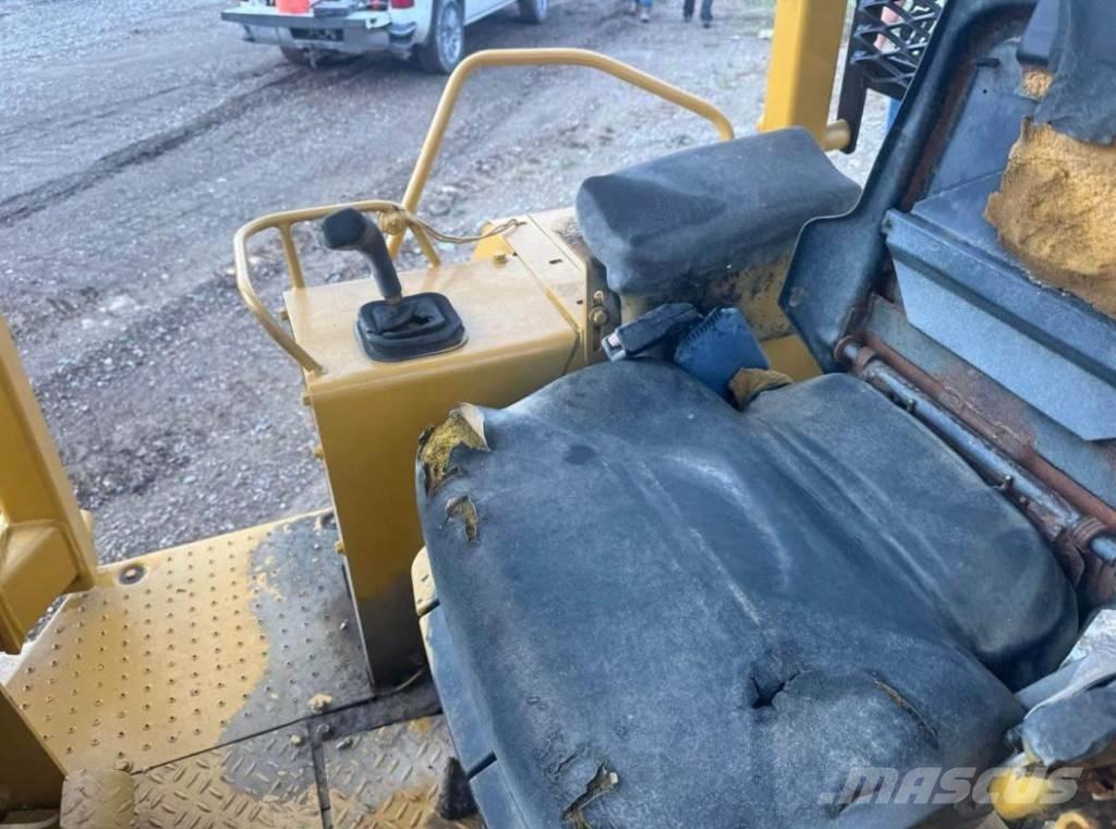CAT D4C3 Bulldozer på larvebånd
