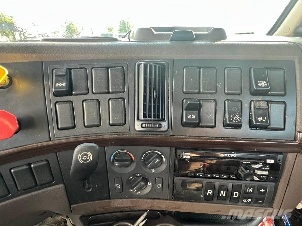 Volvo VNL 42 T300 Trækkere