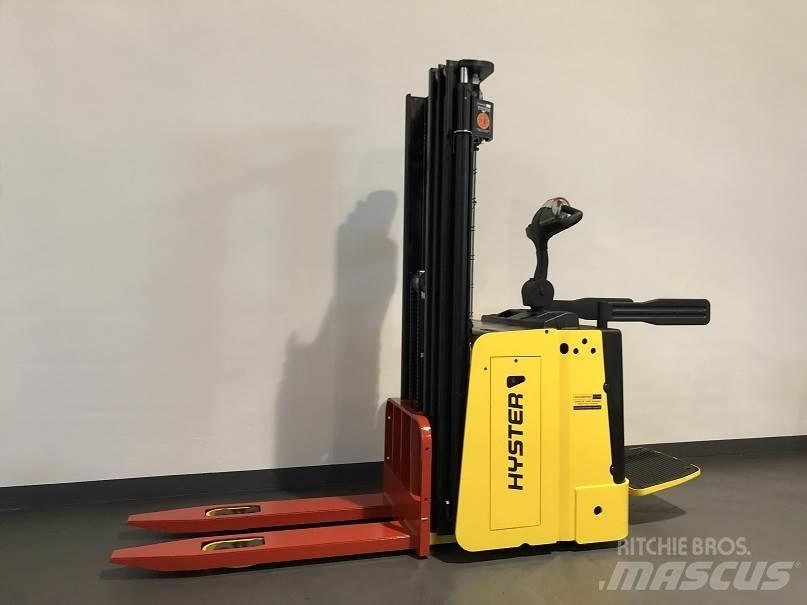 Hyster S1.5S Gaffelstabler med gående fører