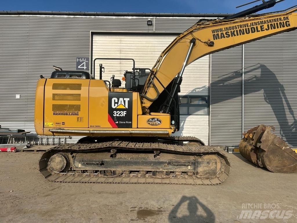 CAT 323 F L Gravemaskiner på larvebånd
