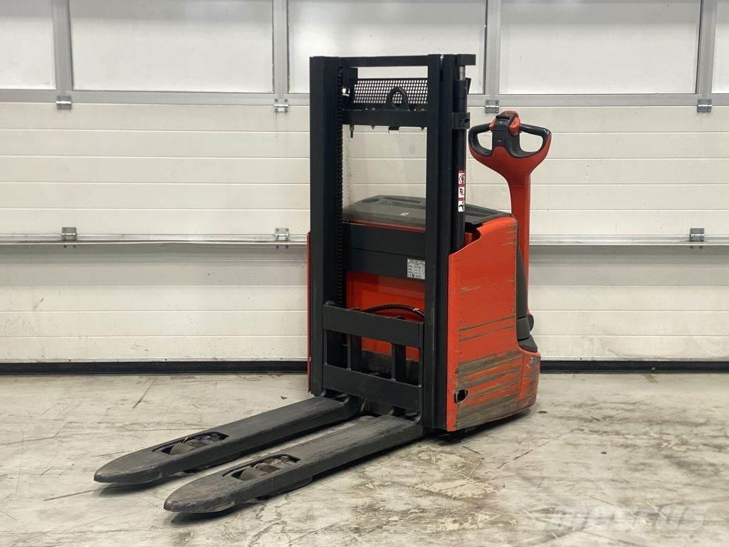 Linde L12 I Gaffelstabler med gående fører