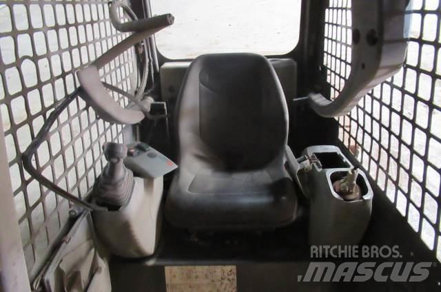 Komatsu SK714 Kabiner og interiør