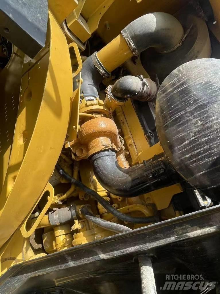 CAT 966 Gravemaskiner på hjul